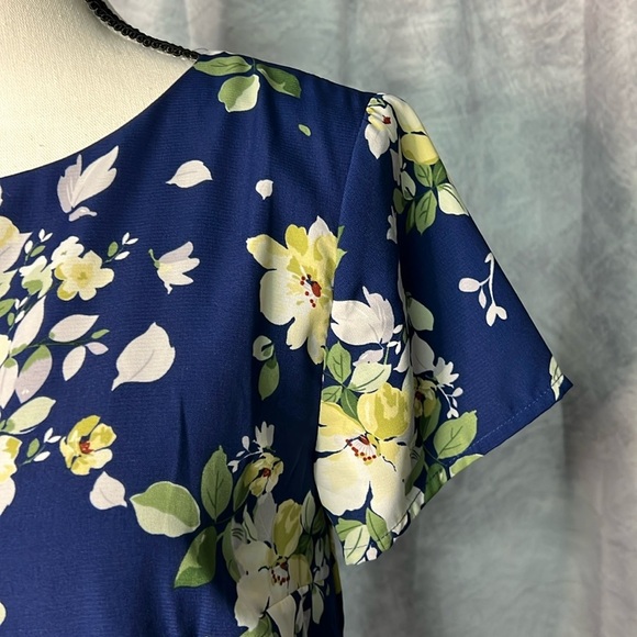 Lulu’s Floriana Navy Blue Floral Shift Dress - size Small - Picture 10 of 14